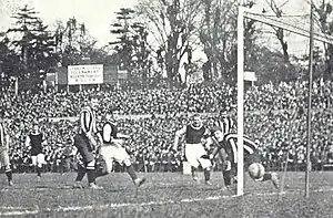 Contra el Aston Villa en la final de la FA Cup en 1905.