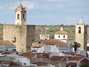 Torre del homenaje e iglesia de Santa María de la Plaza