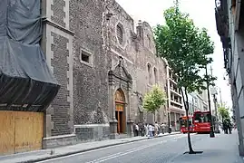 Fachada de la actual iglesia.