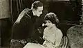 Escena de False Fronts (1922), con Edward Earle y Madelyn Clare