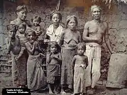 Familia indígena en Izalco, Sonsonate