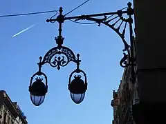 Farol mural de la calle Mayor de Gracia.