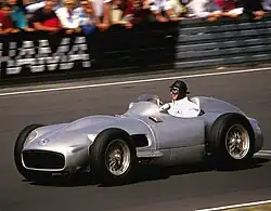 Juan Manuel Fangio (24/6/1911 - 17/7/1995)Automovilista, 5 veces campeón mundial. Primero de su categoría con el 60,3% de los votos