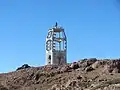 Vista del Faro de Punta Medanosa desde el noroeste. Se observa el panel solar.