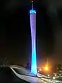 El imponente faro que homenajea el bicentenario argentino. El enfoque viene desde los miradores.