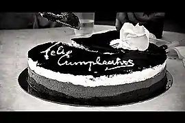 Torta con el mensaje "Feliz cumpleaños"