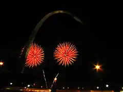 Fuegos artificiales en el Arco