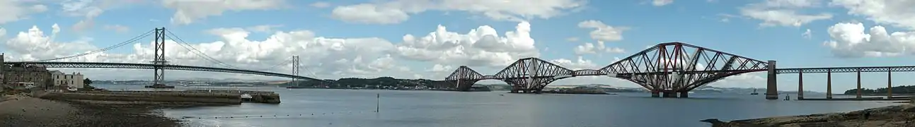Los dos puentes sobre el Fiordo de Forth: el de ferrocarril (a la derecha) y el de carretera (a la izquierda).