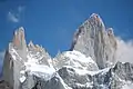 El Fitz Roy (derecha) y la aguja Poincenot (izquierda).