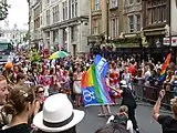 Bandera arcoíris de duplo Venus en marcha London Pride, Inglaterra, 2011