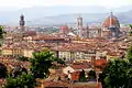 Vista de Florencia. Il Duomo compite en altura con la Signoría. También destacan las torres de Badia Fiorentina, Palazzo Bargello y San Miniato al Monte.