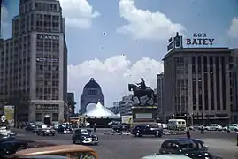 La escultura en 1948, en Paseo de la Reforma y Avenida Bucareli.