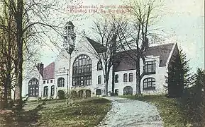 Fogg Memorial Building en Berwick Academy, South Berwick, Maine, construido en 1894 por George A. Clough y Hiram Fogg.