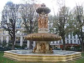 Fuente en la plaza Louvois , en el II Distrito de París