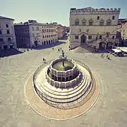 La Fontana Maggiore en el centro de la  Piazza IV Novembre.