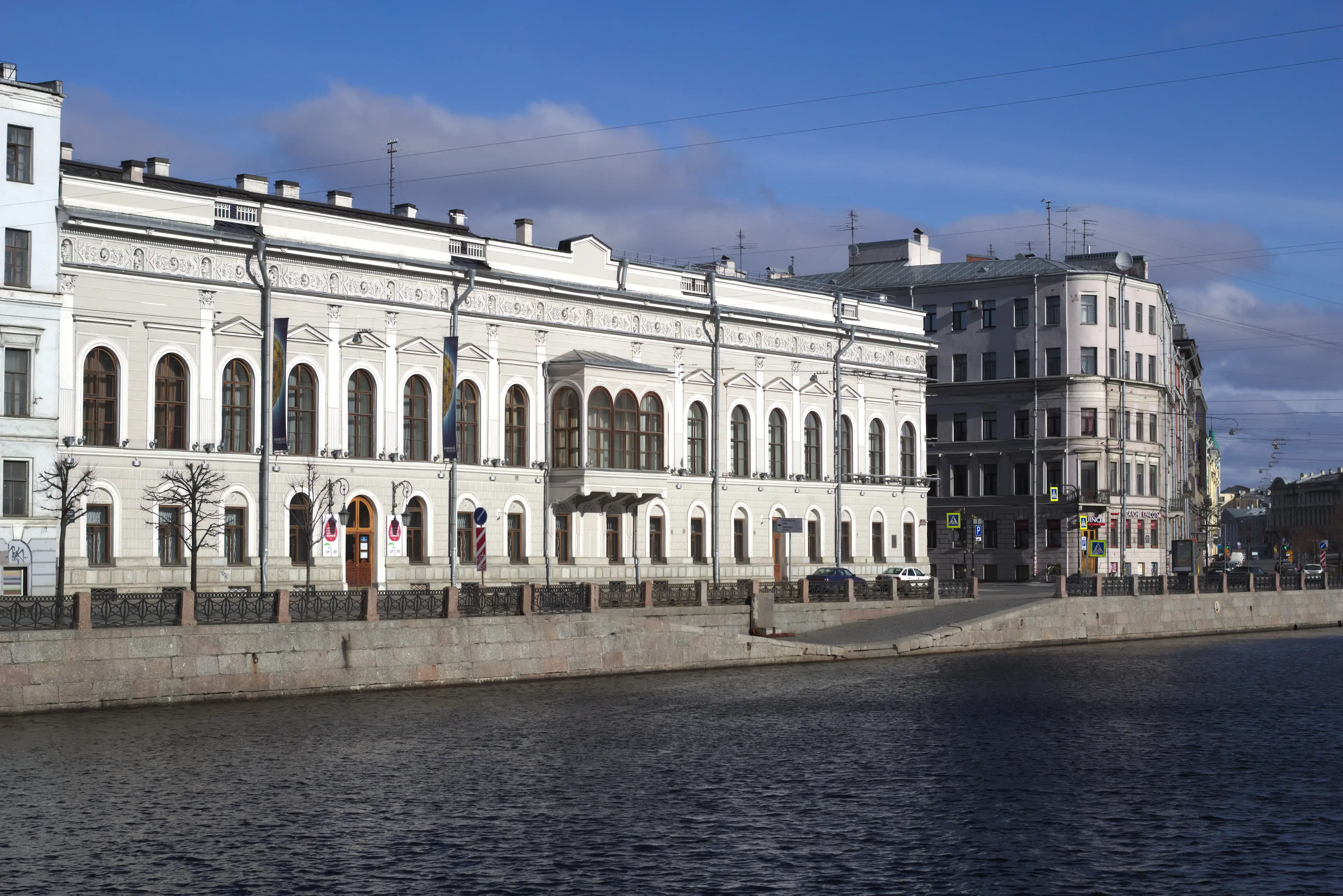 Fontanka_21_Shuvalov_Palace_Apr_2015_01