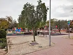 Zona infantil situada a la entrada del parque