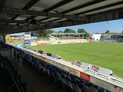 La tribuna del Este durante la expansión, visto desde la tribuna principal