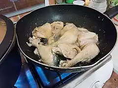 Fritura de la carne de pollo