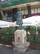 Fuente de la Violetera (1966), de Josep Viladomat, avenida del Paralelo.