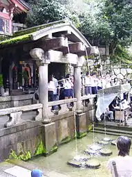 Otowa-no-taki: cascada del templo Kiyomizu-dera.