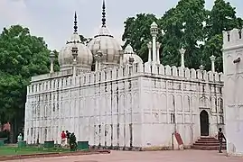 Moti Masjid (Mezquita de la perla) en el Fuerte rojo de Delhi (1659)