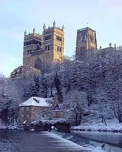 Catedral de Durham (1093-1104),  conserva casi su aspecto desde la época normanda