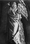 Virgen con Niño del parteluz, mismo pórtico (denominada "Nuestra Señora la Blanca" o "Virgen Blanca").