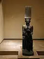 Estatua del faraón Horemheb ante el dios Amón