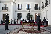 Español: El presidente Sebastián Piñera toma juramento a Jaime Bellolio para ser nombrado Ministro Secretario General de Gobierno de Chile.