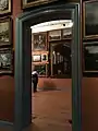 Entrada al salón de la galería