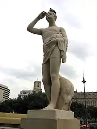 Pastor de la flauta (1928), de Pablo Gargallo, plaza de Cataluña.