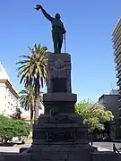 Bahía Blanca (Argentina). Se encuentra en la  plaza Payró, frente al Teatro Municipal, fue inaugurado el 12 de abril de 1928. Realizada por el artista italiano Giuseppe Vasco Vian, tiene una altura de 5 metros y se ubica sobre un pedestal de granito de 3 metros. El artista lo representó con su simbólica camisa y con el cuello recubierto con un pañuelo. Posee un sombrero brasileño en su mano diestra, mientras apoya su otra mano en una espada. La obra se completa con un león que descansa en una de las gradas del pedestal.