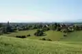 Paisaje de Gascuña, dejando aparecer la cordillera de los Pirineos en último plano