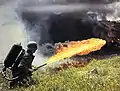 Soldado alemán empleando un lanzallamas durante la Operación Barbarroja.