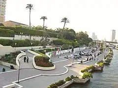 Paseo a la orilla del río en Gezira