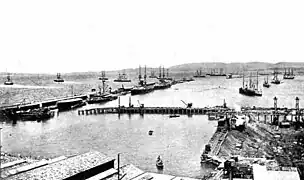 Construcción de un espigón en el Puerto de Gibraltar hacia 1880.