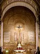 Interior de la cabecera y altar mayor.