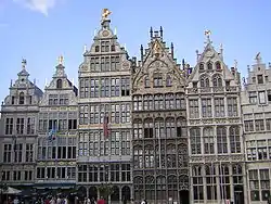 Edificios del Grote Markt de Amberes.