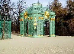 Un gazebo en el parque