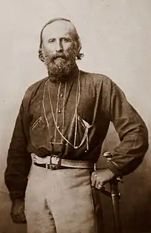 Giuseppe Garibaldi y los camisas rojas simbolizaron el sentimiento popular que llevó a la unificación italiana o risorgimento, aunque su tendencia política radical fue reconducida en beneficio de la burguesía industrial del norte y la monarquía de los Saboya.