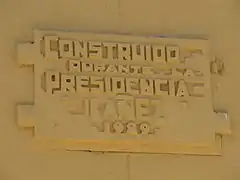 «Construido durante la presidencia (de) Ibáñez. 1929.»