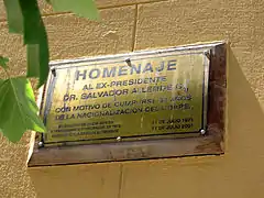 Placa que conmemora la nacionalización del cobre (2001).