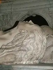 Estatua yacente de Ana de Bretaña, detalle