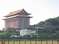 Vista del Gran Hotel desde lejos.