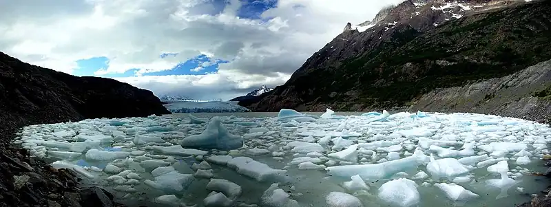 Icebergs en el glaciar.