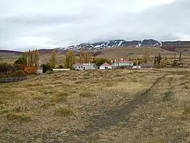 Cerro Guido, con el Cerro Contreras al fondo