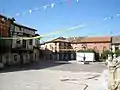 Vista de la plaza mayor tomada desde el extremo de la iglesia