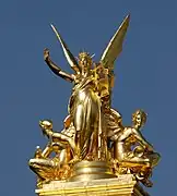 C. L'Harmonie (1869) de Charles Guméry es una escultura de 7,5 metros de altura que corona el Palais Garnier, la ópera de París, Francia. La estatua es una galvanoplastia de cobre dorado, técnica a veces denominada como bronce galvanoplástico.