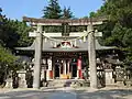 Hatamono-jinja torii+haiden.